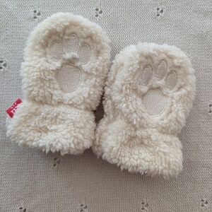 3 for $10🌸 Magnetic Me cream fleece baby mittens
